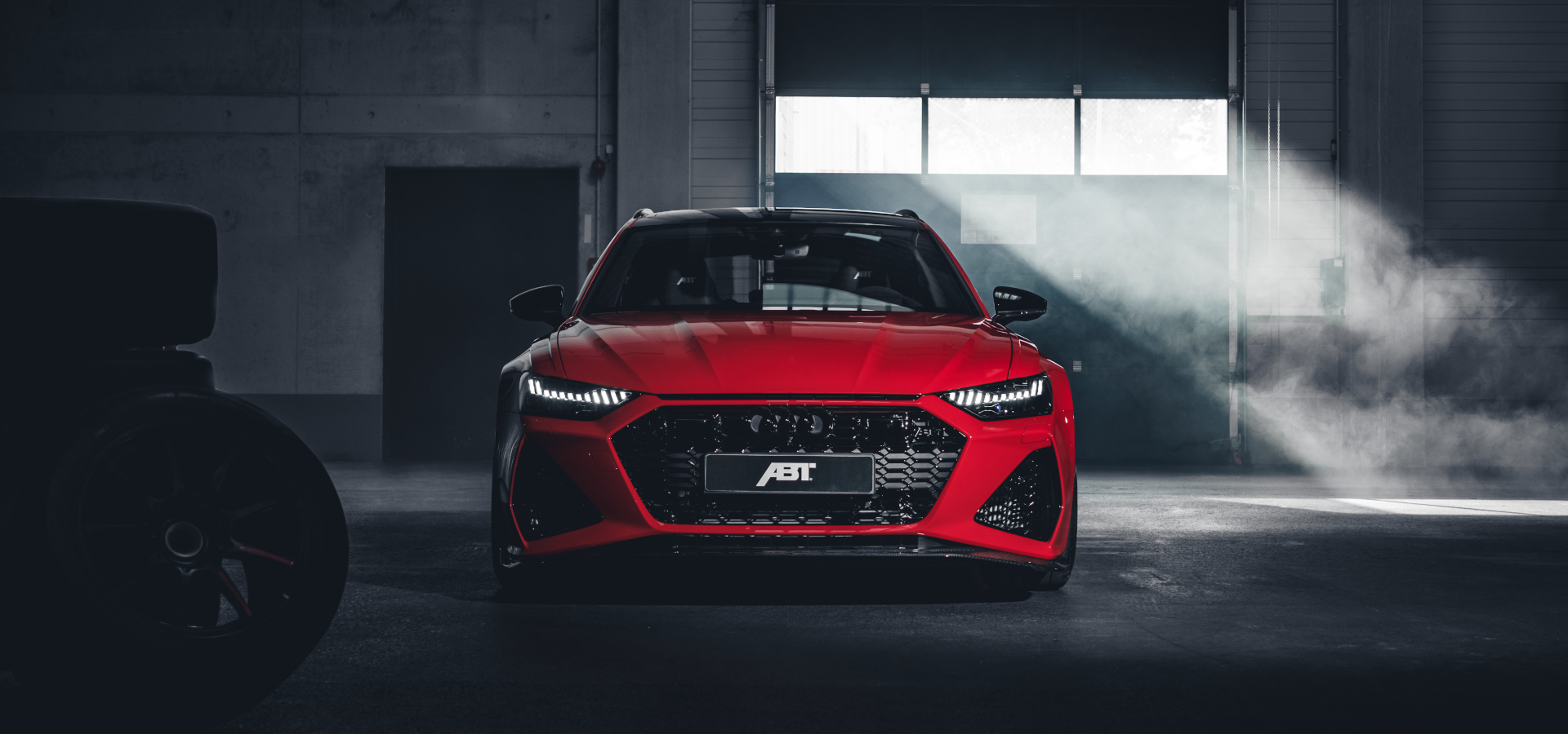 Red RS6-S from the front view in the hall in front of the garage door 