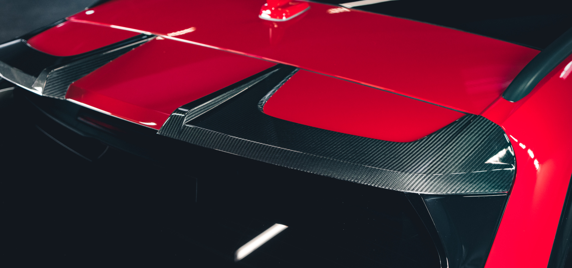 Close-up of rear spoiler 